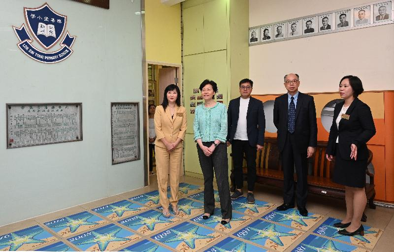 Chief Executive visited the transitional housing project at Lok Sin Tong Primary School.