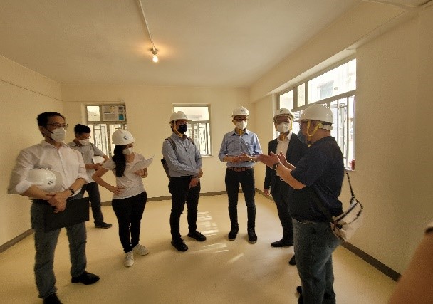 Under Secretary for Housing Mr. Victor TAI participated in the site visit_1